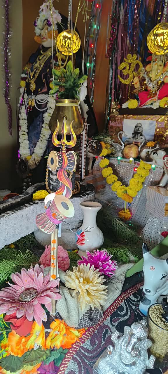 दरवर्षीप्रमाणे यंदाही गौरी गणपती आरास देखावा २०२६, photo 2 of 2