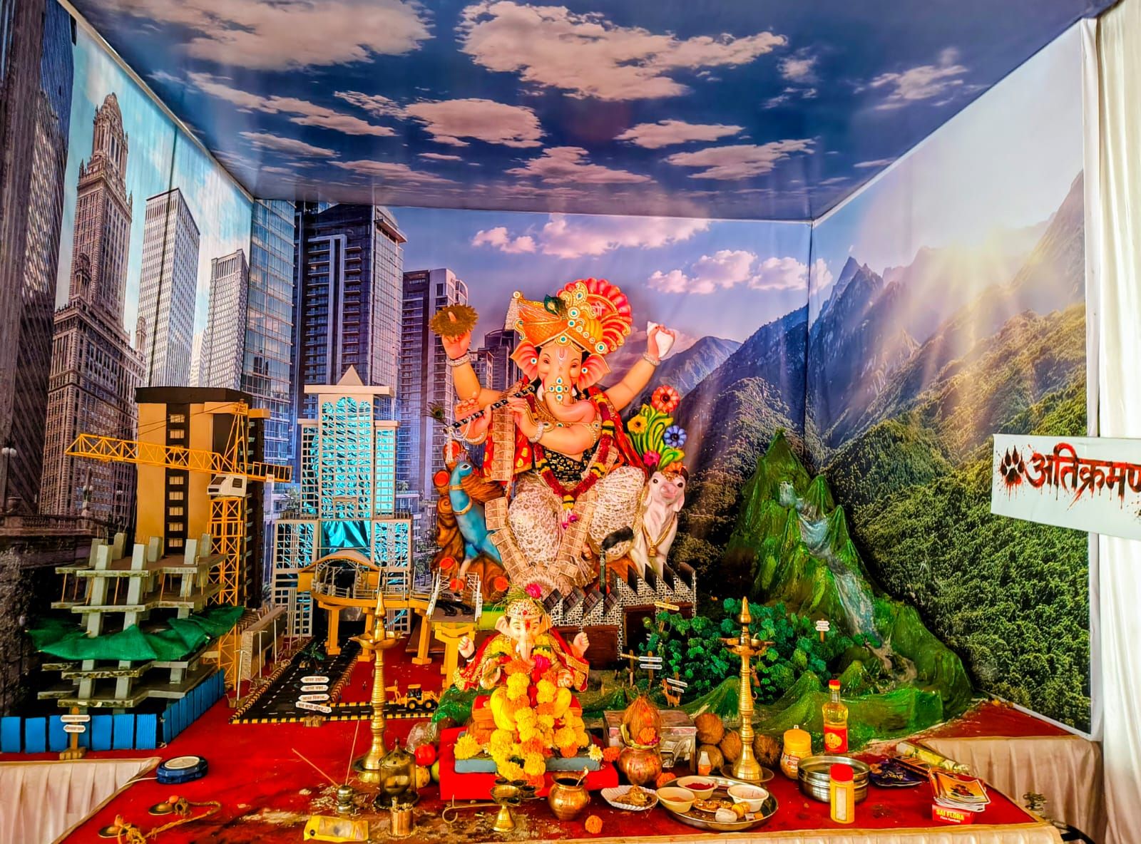रायगड येथील भूमी धरा गणेशोत्सव देखावा