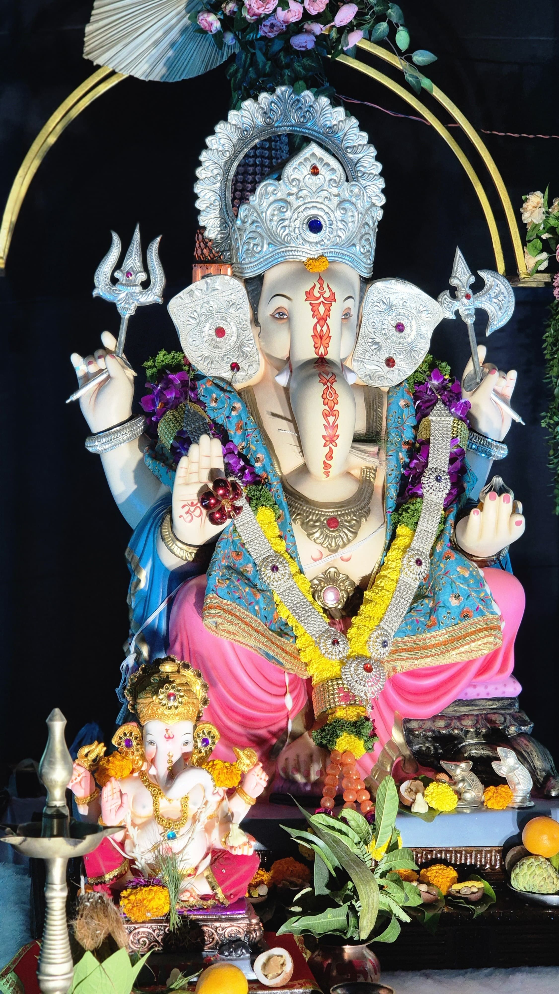 आमचा विघ्नहर्ता: एका भावनिक आणि भक्तीमय स्पर्शासाठी.