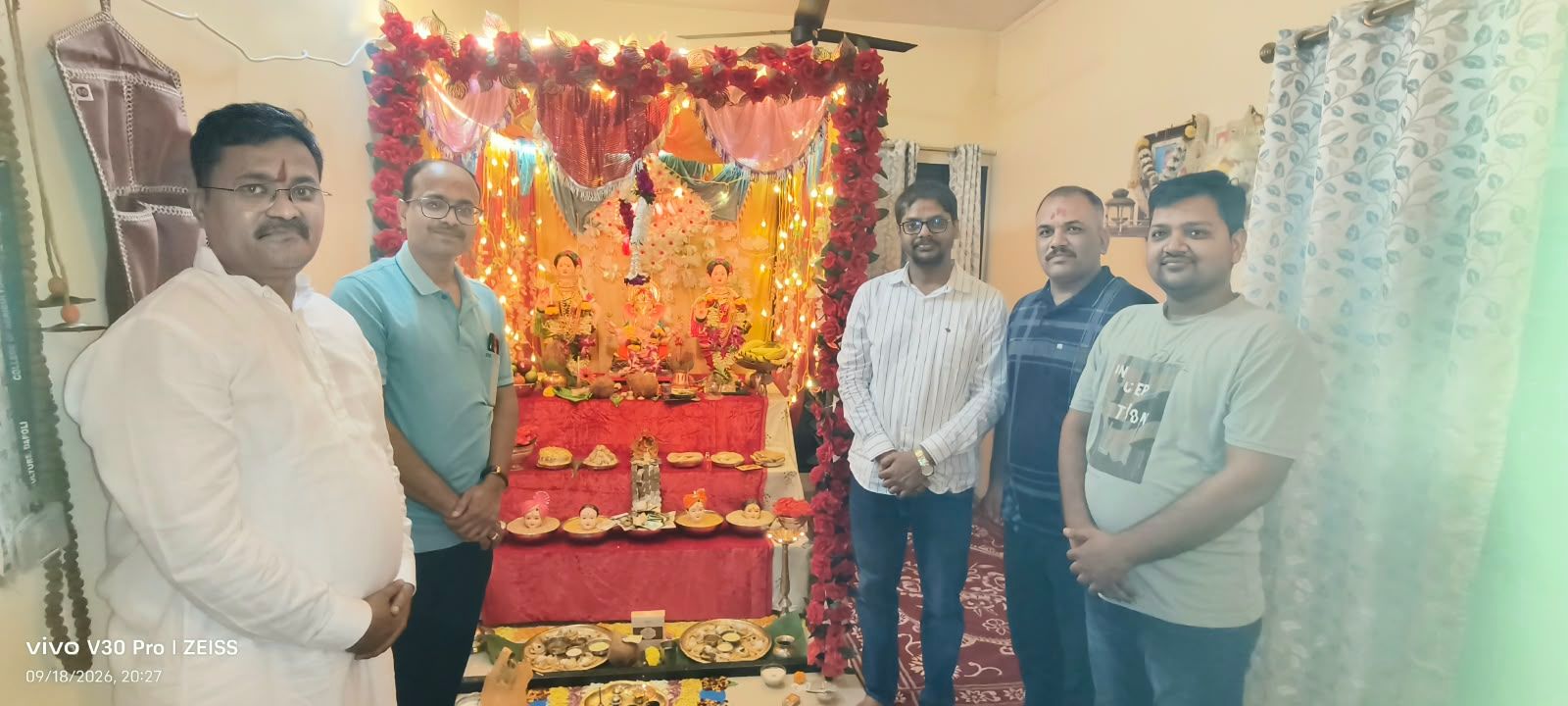 आमच्या घरच्या 39 वर्ष जुन्या गौरी गणपती