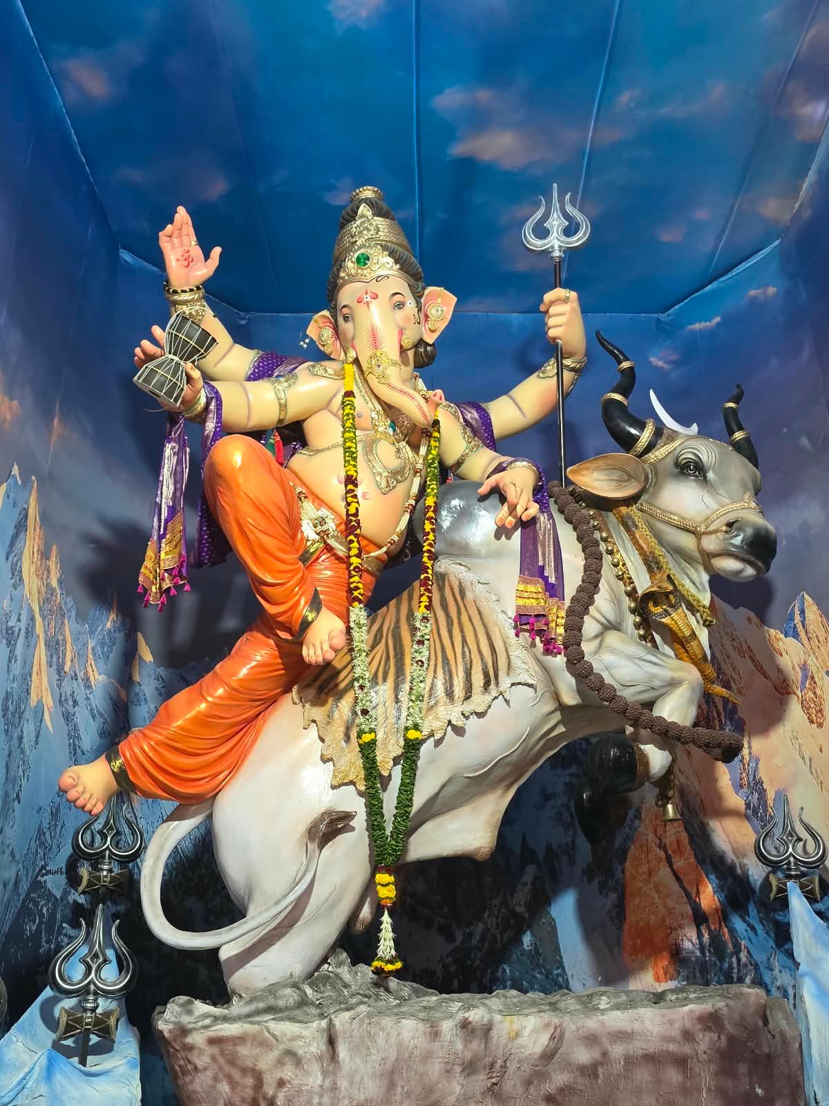 Akhil Chandanwadi Bappa on the Bull