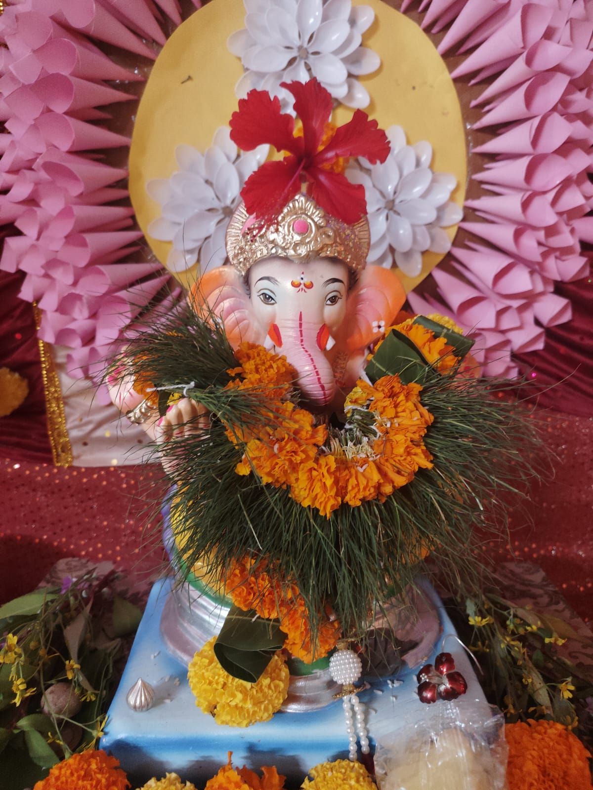 आमच्या घरी 72 वर्षां हुन जास्त दिवस गणपती घरी आणतो