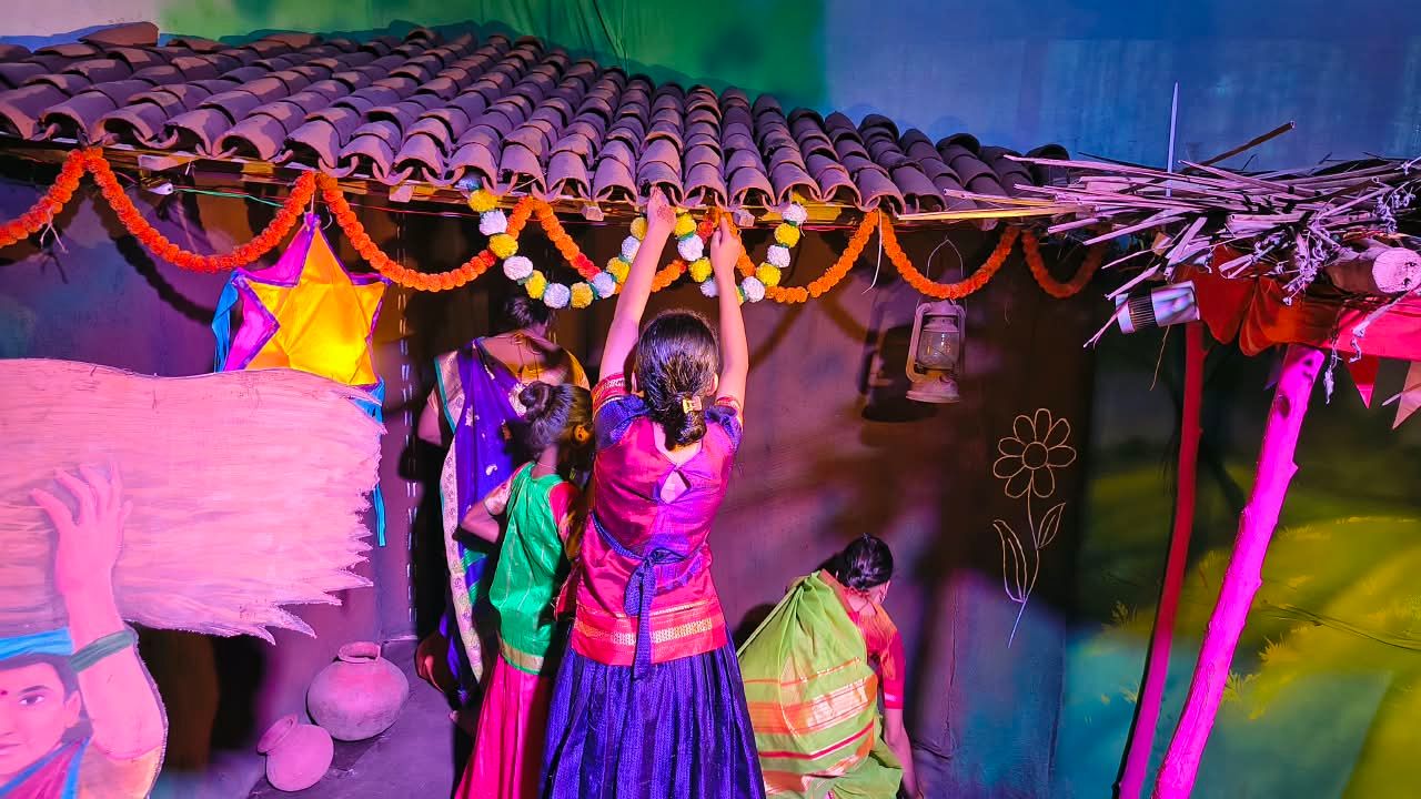 1900 या शतकातील पारंपरिक शेतीची कामे व सणांची परंपरा.
मुख्य Titile:खेड्याकडे चला, photo 2 of 4