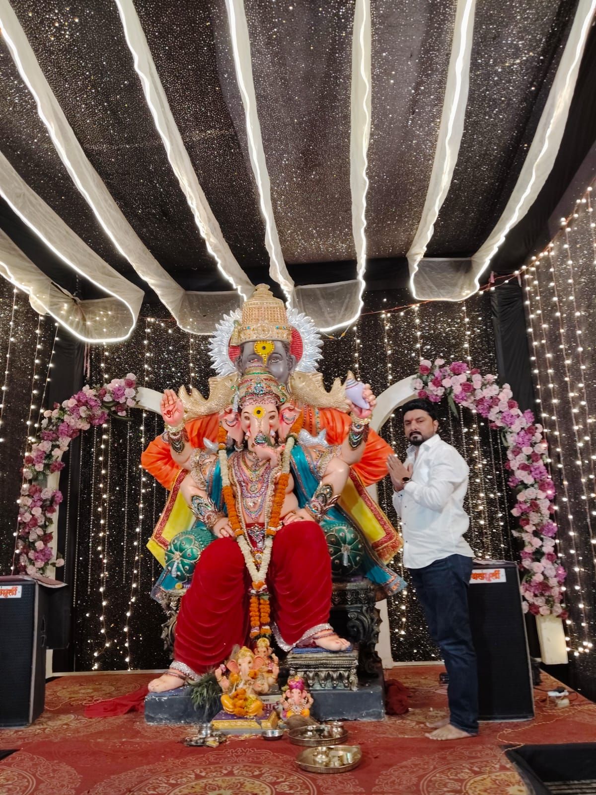 आमच्या गल्लीतील ४० वर्षे जुना गणपती.