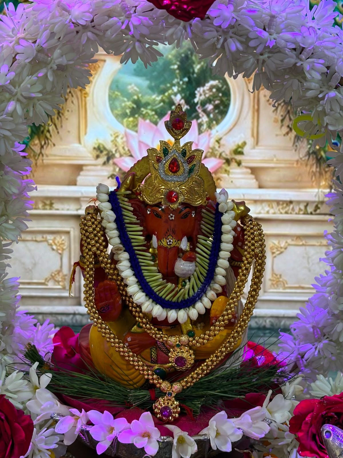“झंवर परिवार के 37 वर्षों का सफर,विघ्नहर्ता के साथ”🙏🌺, photo 3 of 3