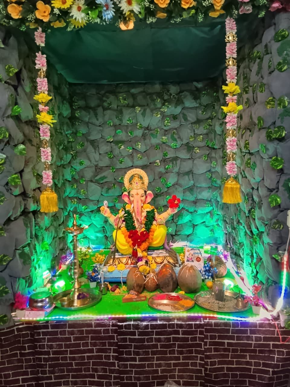 आमच्या म्हात्रे परिवातील 60 वर्षे जुना गणपती