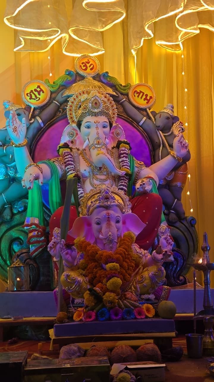 आमच्या खांदा कॉलनी शहरातील पहिला 1992 साली पासून सार्वजनिक गणेशोत्सव मंडळ आहे.