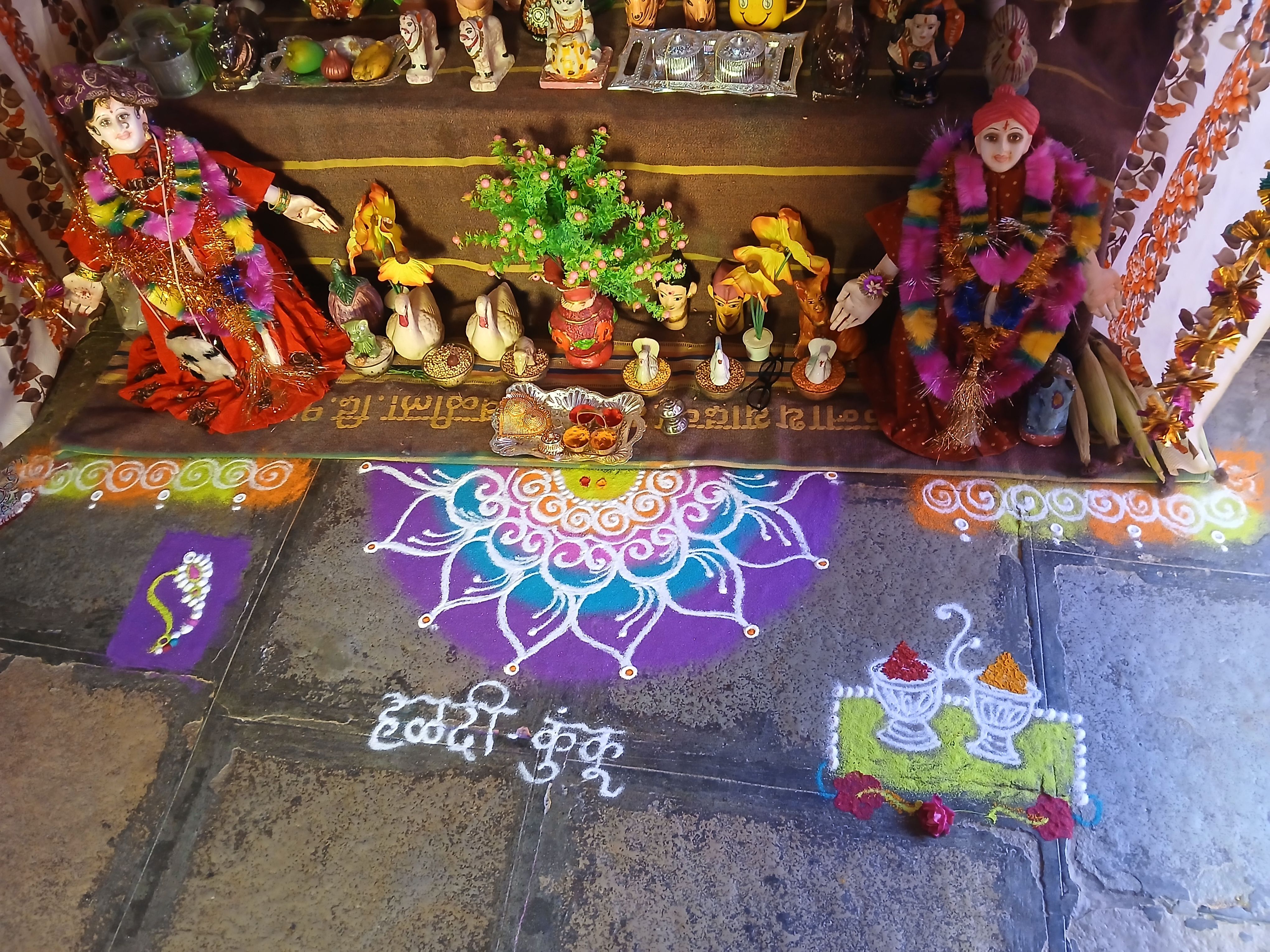 गौरी गणपती गाठी घेणे