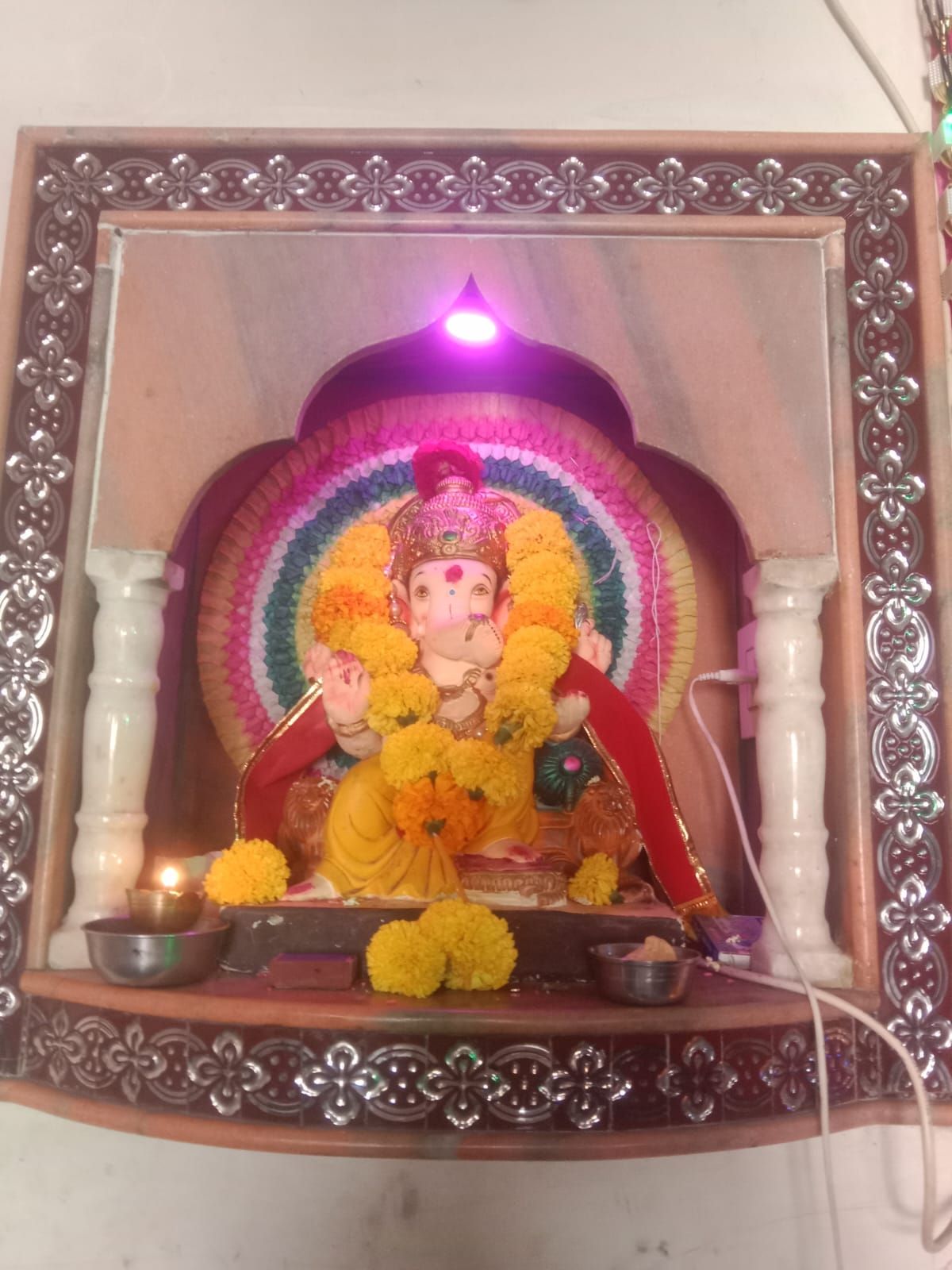 मैंदर्गी येथे निंबाळ यांच्या घरचा गणपती