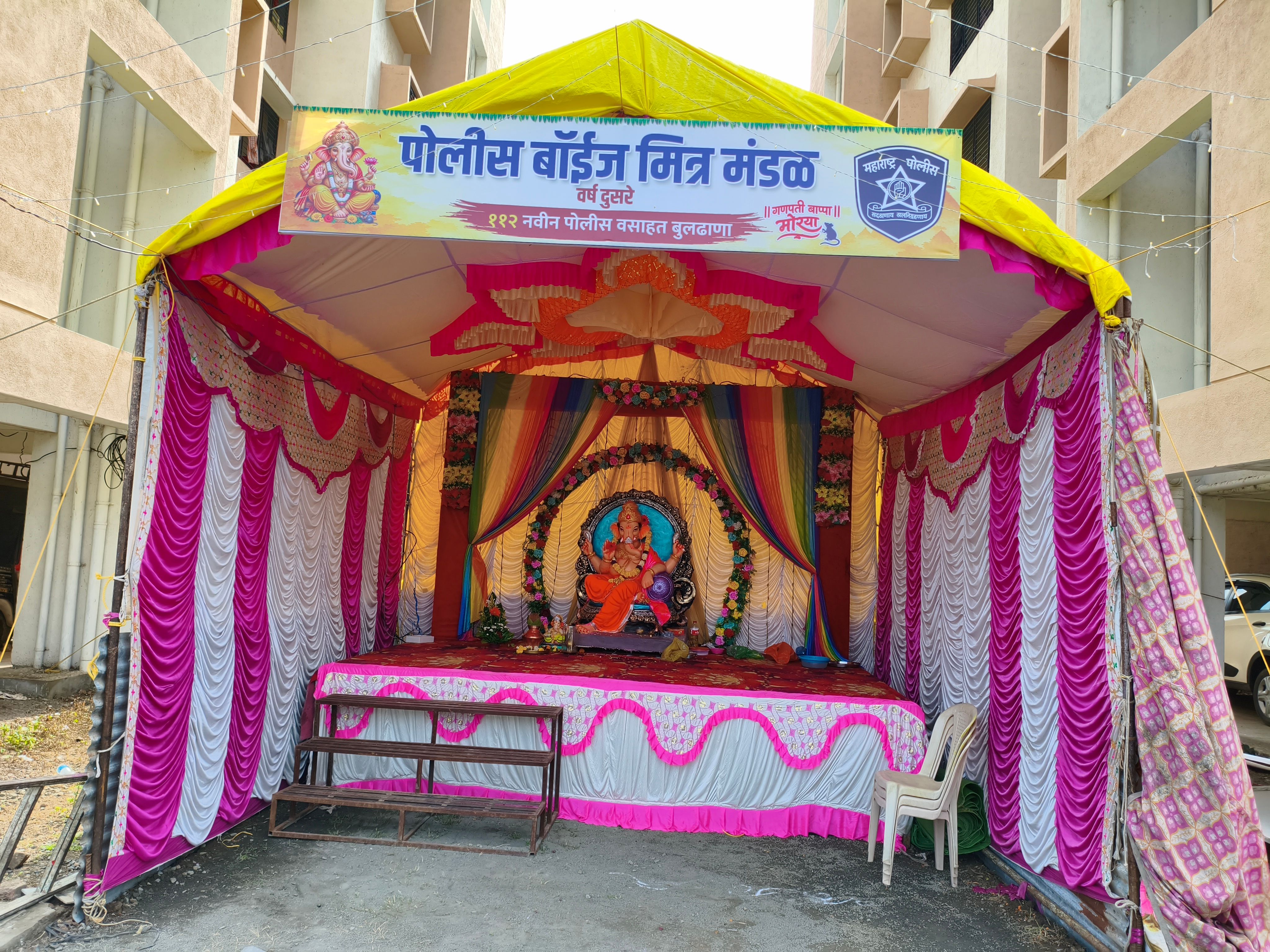 वर्दीच्या सावलीतला गणपती