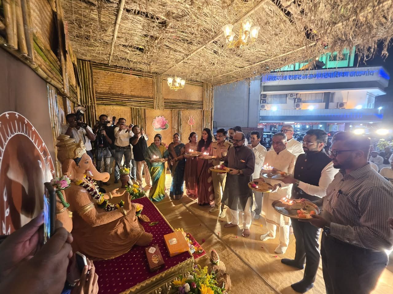 महानगरपालिका जळगाव येथील मानाचा गणपतीची महाआरती करण्यात आली