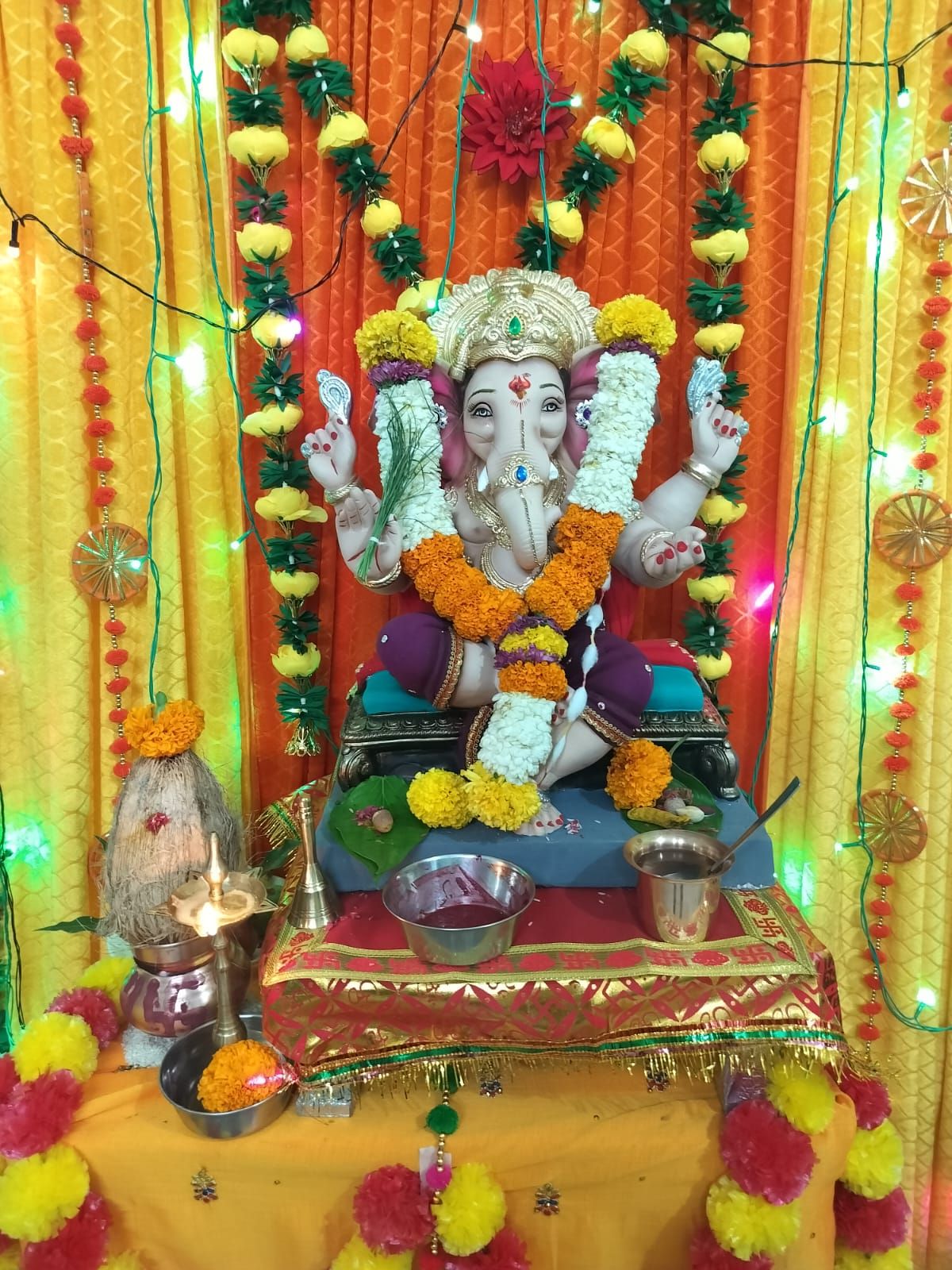 आमच्या घरी गणपती